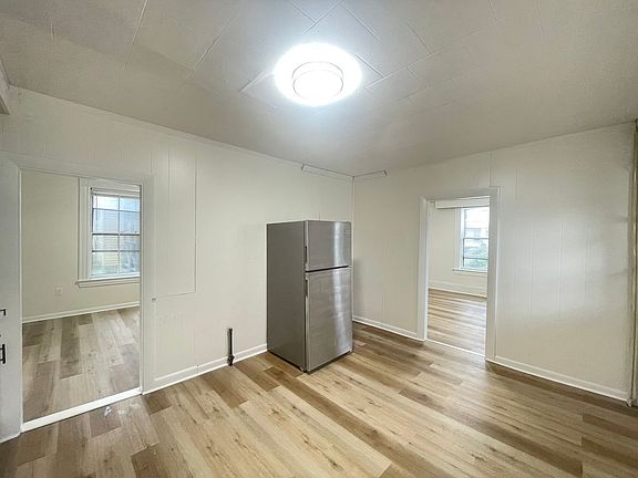 5th image of 475 Wilson St