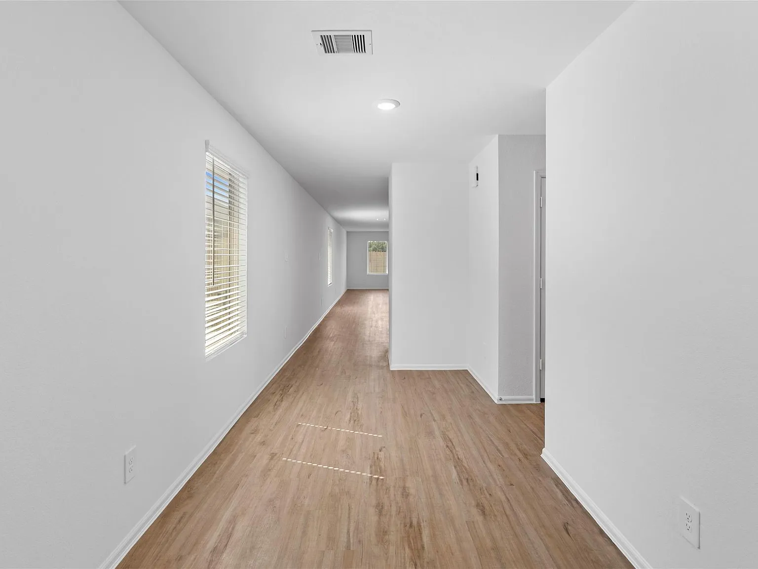 4 bed, 2.0 bath, 1720 sqft, $1,950 — Photo 2