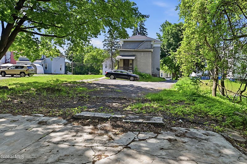 5th image of 82 Grand Street