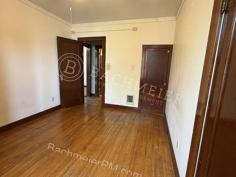 107 SE 9th St — Photo 7
