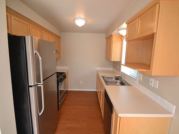 4th image of 4412 149th St NE