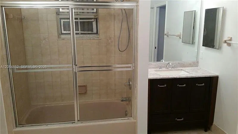 3 bed, 1350 sqft, $3,650 — Photo 4
