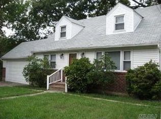 37 Keeler St, Huntington, NY 11743