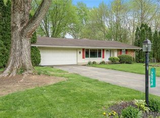 2064 Clear View Dr, Bellbrook, OH 45305