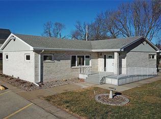 2420 Iowa St, Perry, IA 50220