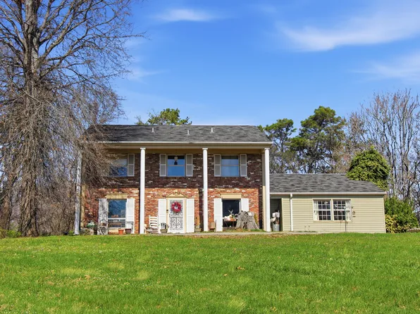 526 S Carter School Rd, Strawberry Plains, TN 37871