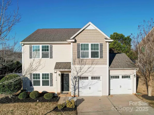 121 Louden Dr, Mooresville, NC 28115