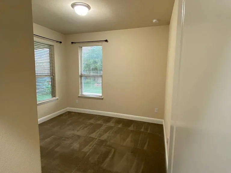 15517 Pioneer Bluff Trl — Photo 18