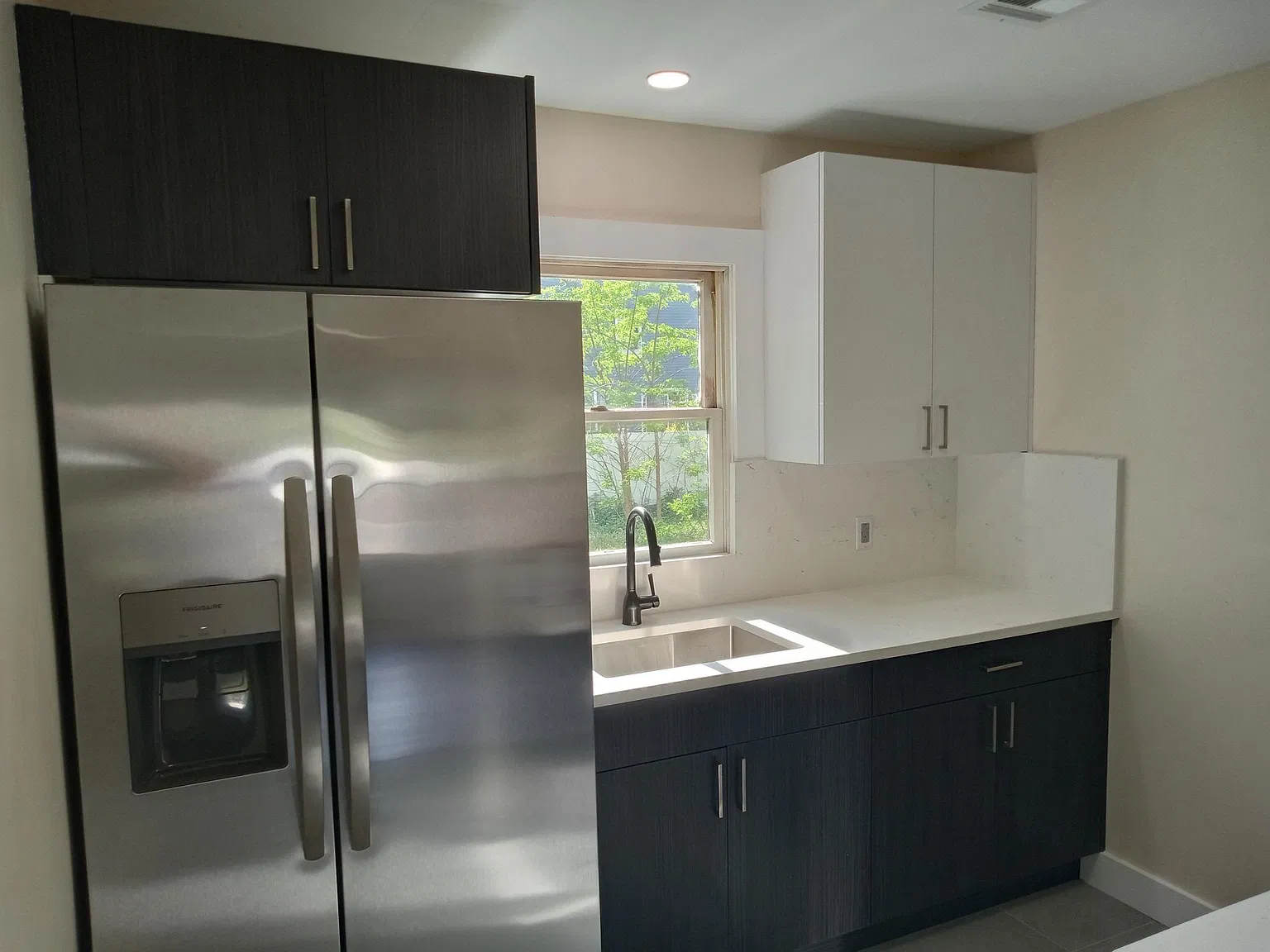 3 bed, 864 sqft, $3,000 — Photo 3