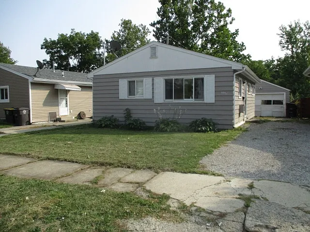 406 Dalgren Ave photo 1