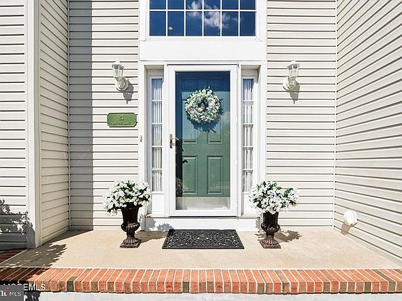 3rd image of 21 Orchid Ln