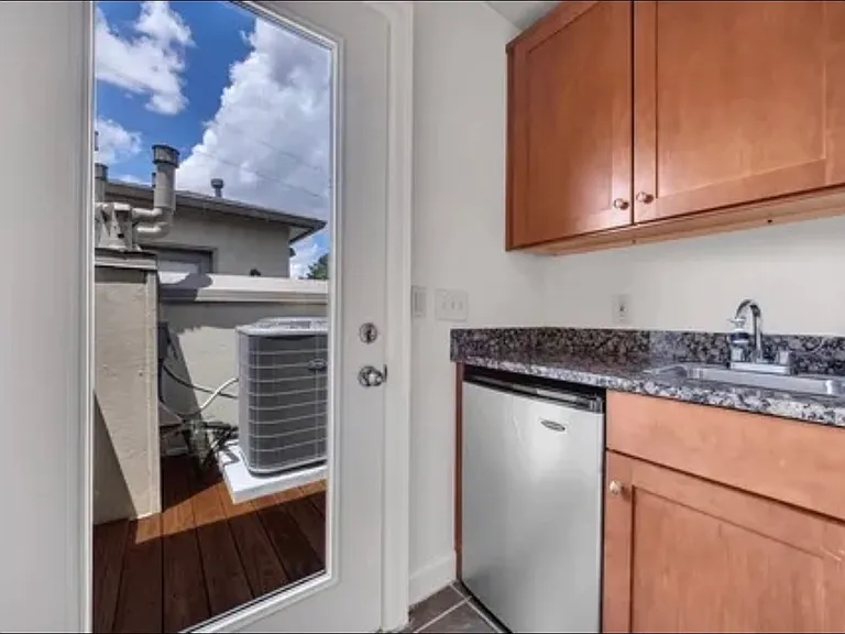 1390 Dutch Valley Pl NE — Photo 34