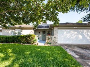 466 Reseda Dr, Webster, TX 77598