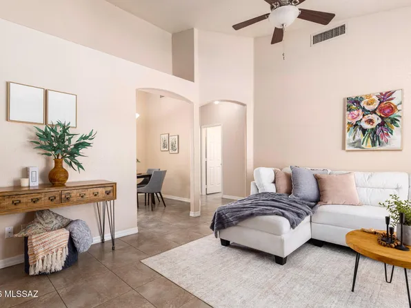 9025 N Clover Way, Tucson, AZ 85743