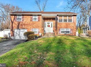37 Red Leaf Rd, Moorestown, NJ 08057