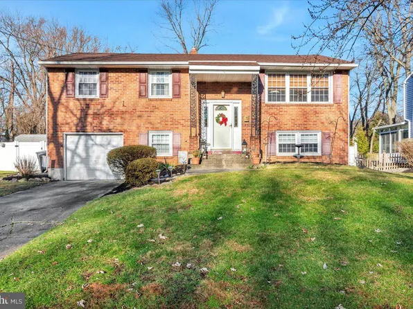 37 Red Leaf Rd, Moorestown, NJ 08057