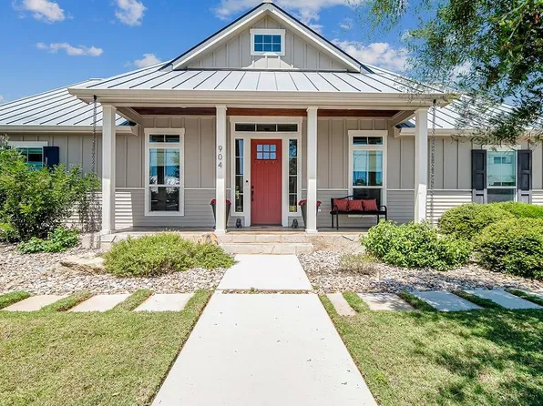 904 Laurel Ln, Fredericksburg, TX 78624