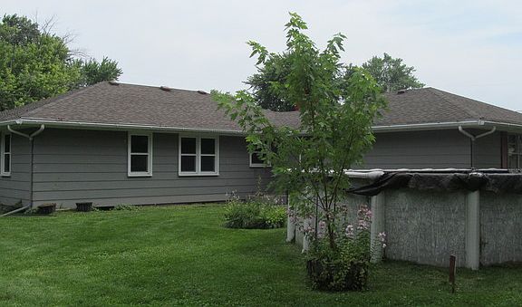 3rd image of 1409 Rolling Green Dr