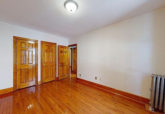 4th image of 4122 49th St APT 1R