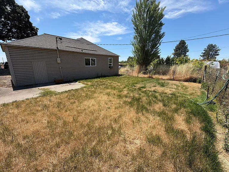 3435 Kathryn Ave NE — Photo 26