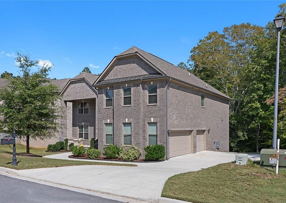 1st image of 2568 Pattington Way NE