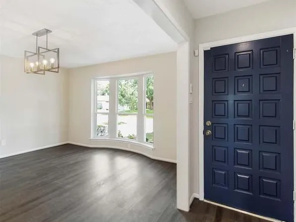 10022 Old Towne Ln, Sugar Land, TX 77498