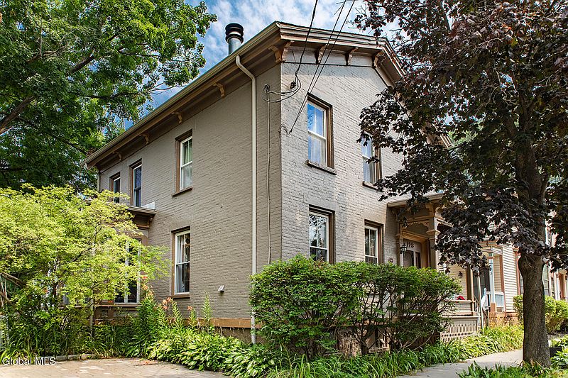 5th image of 129 Spring Street