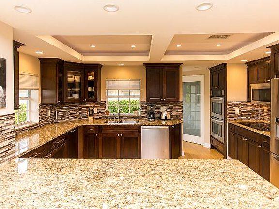 5th image of 2517 Bayview Dr