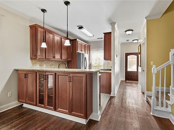 2nd image of 154 Emerald Oaks Dr