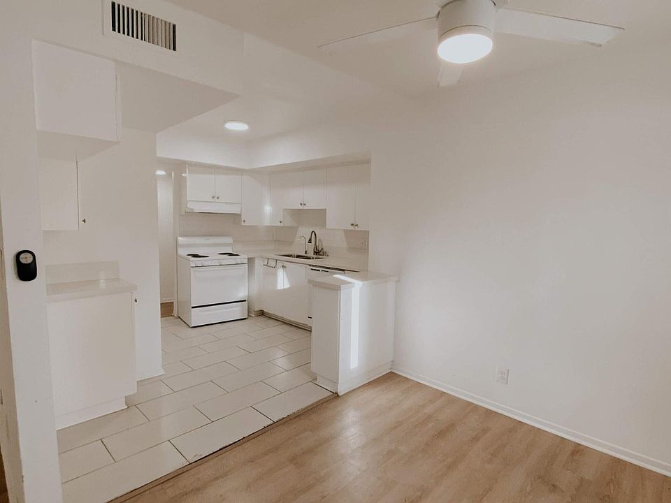 1st image of 14315 Moorpark St