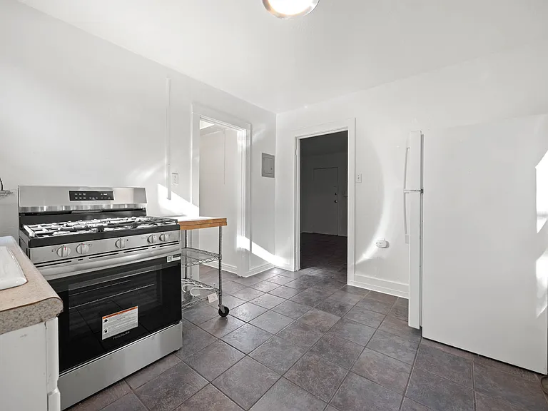 1816 Carleton St #F — Photo 10