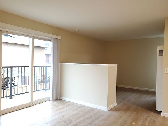 5th image of 110 Roundtable Dr APT 23