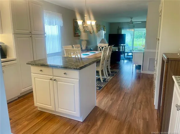 1225 NW 21st St APT 2802, Stuart, FL 34994