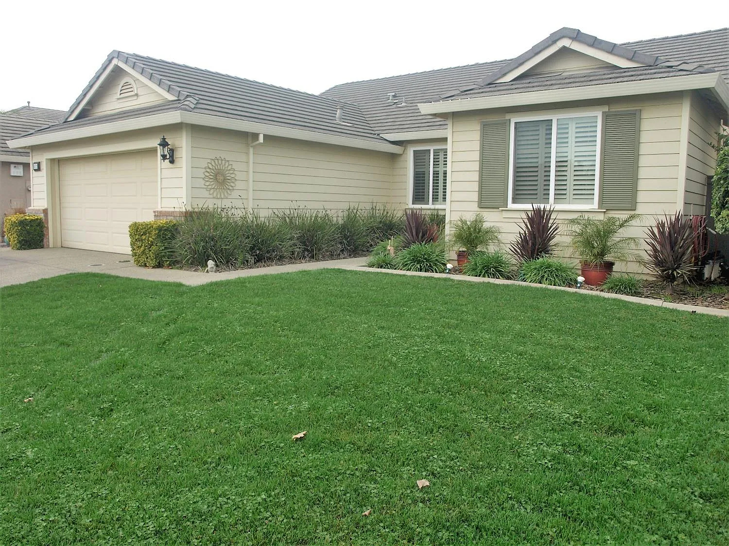 5572 Meadow Brook Way photo 1
