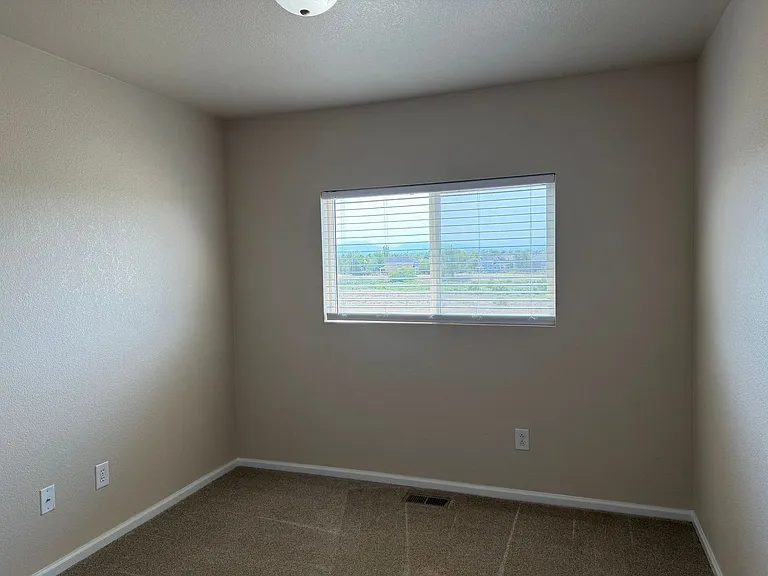 392 Montgomery Dr — Photo 14