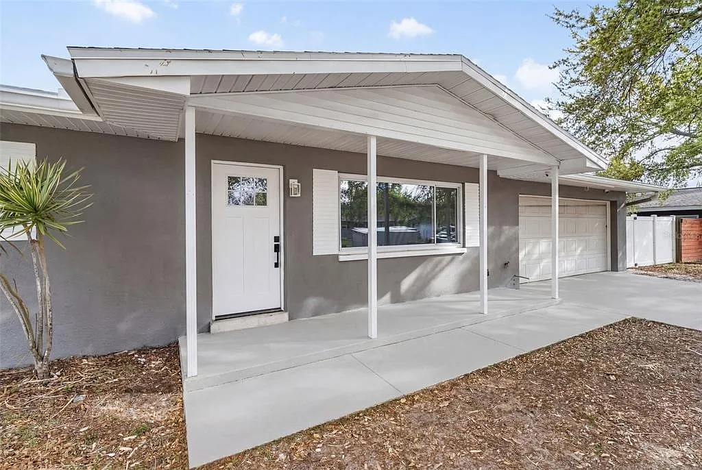 5 bed, 2.0 bath, 1916 sqft, $3,999 — Photo 2
