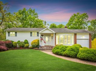 7 Maple Mall, Commack, NY 11725