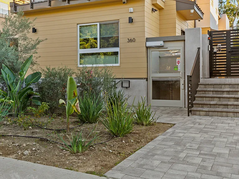 360 Burchett St #6 — Photo 43