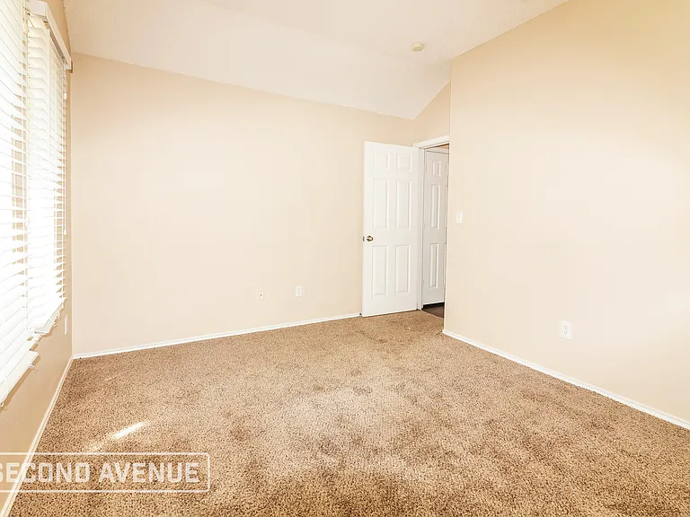 1017 La Mirada — Photo 15
