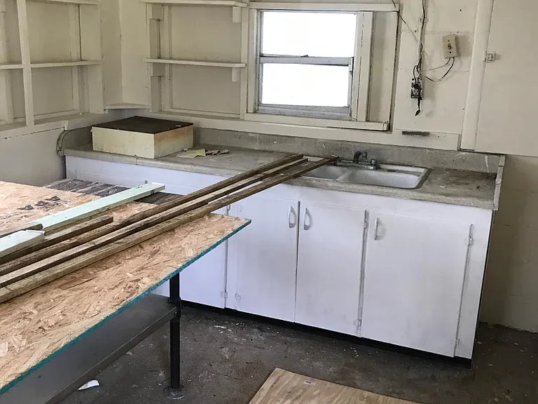 detached workshop with running water