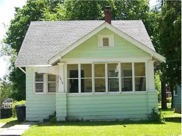 2018 Chestnut St, Rockford, IL 61102