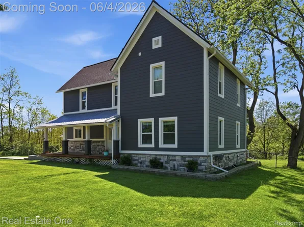 879 N Hacker Rd, Howell, MI 48843