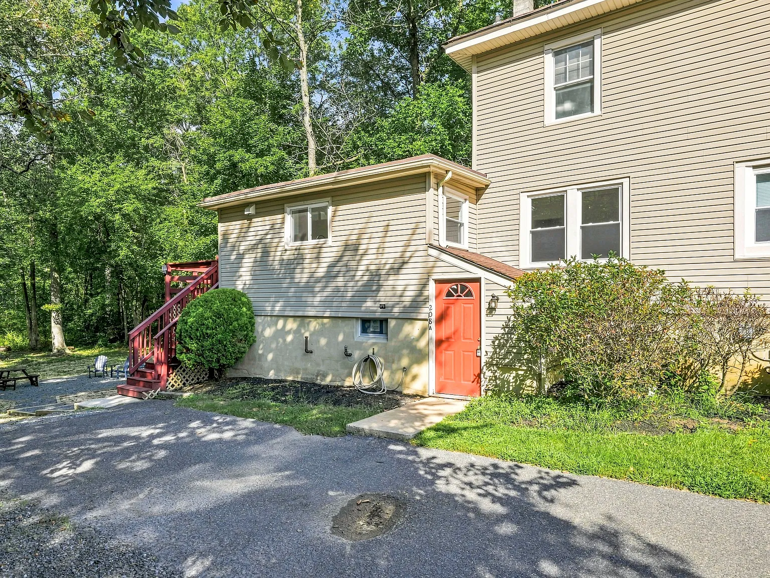 4 bed, 1.5 bath, 2100 sqft, $2,950 — Photo 2
