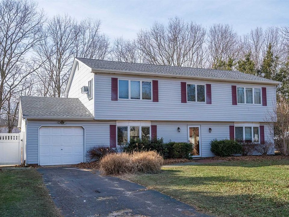 1st image of 8 Lyndon Ln