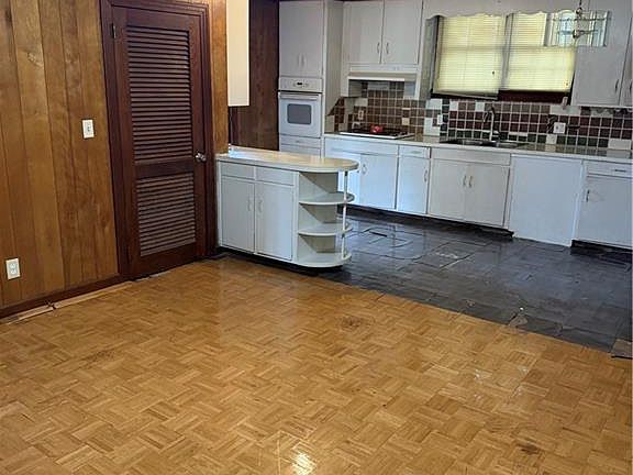 5th image of 308 S 11th Ave