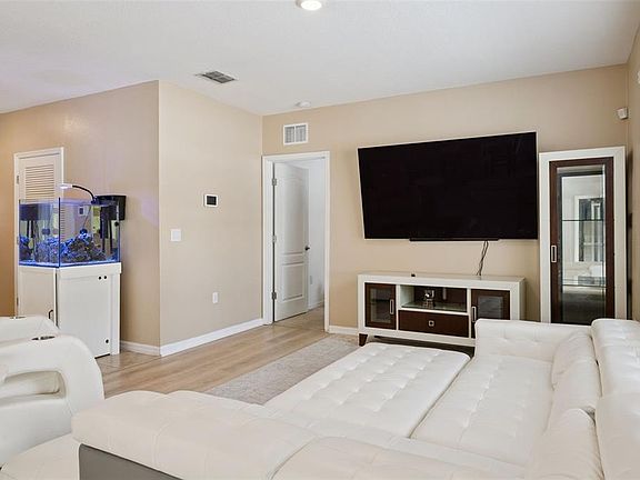 5th image of 511 Jacks Way