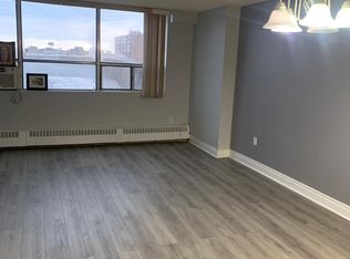 25 Sunrise Ave #812, Toronto, ON M4A2S2