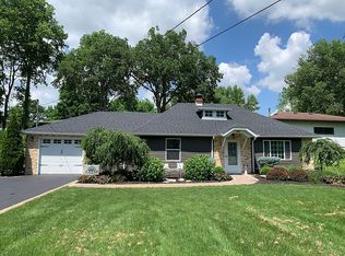 810 W Park St, Morrison, IL 61270