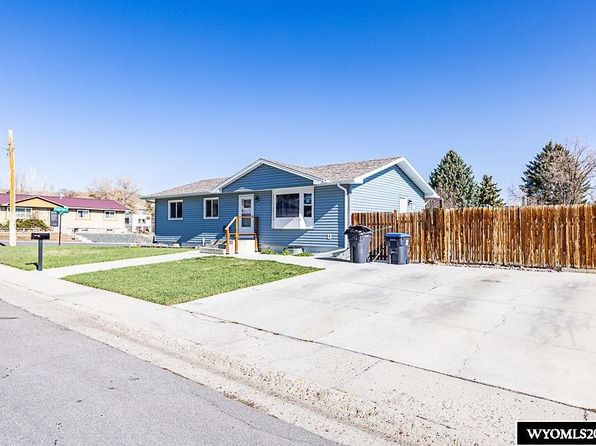 325 Trail Dr, Green River, WY 82935