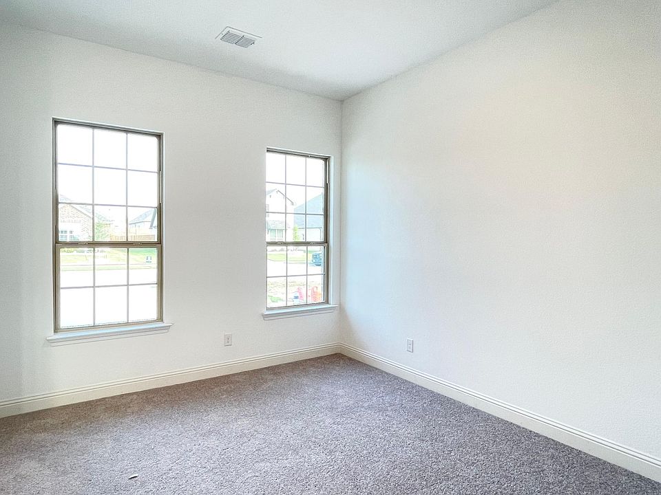 1st image of 417 Hill Dr